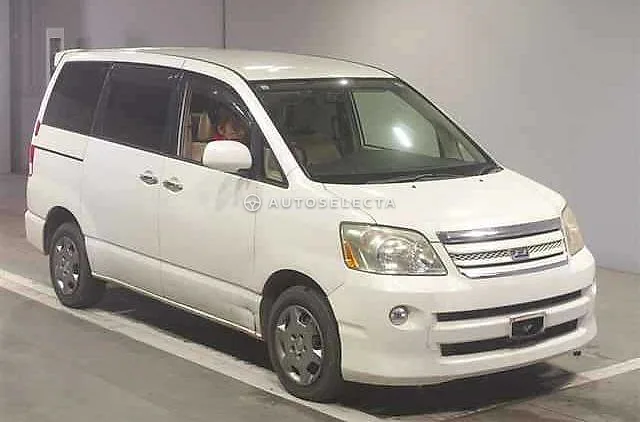 Toyota Noah 2005, auction grade 3.5