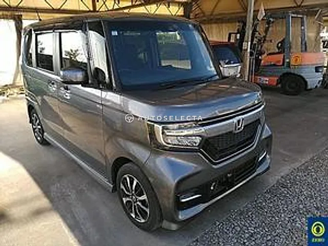Honda N-BOX Custom 2017, auction grade 4