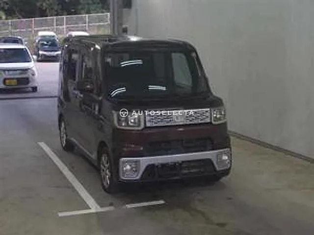 Daihatsu Wake 2015, auction grade R