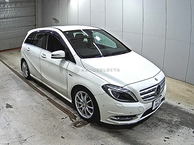 Mercedes-Benz B-Class 2012, auction grade 3.5