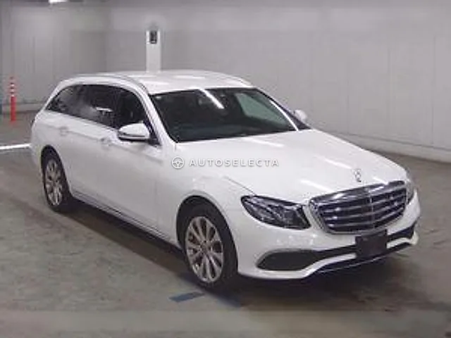 Mercedes-Benz E-Class Station Wagon 2017, auction grade 3.5