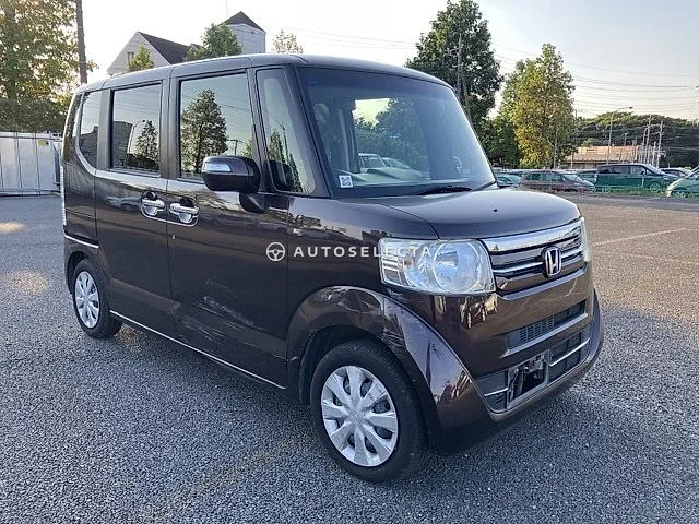 Honda N-BOX 2017, auction grade 3