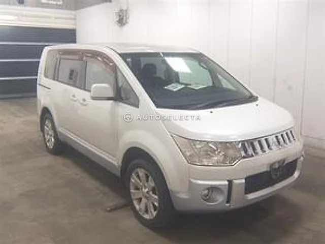 Mitsubishi Delica D:5 2011, auction grade 3.5