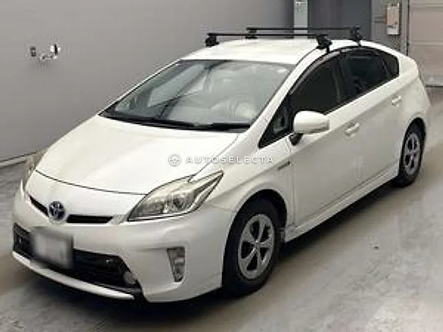 Toyota Prius 2015, auction grade RA