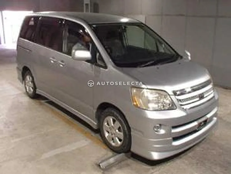 Toyota Noah 2005, photo 1 of 1