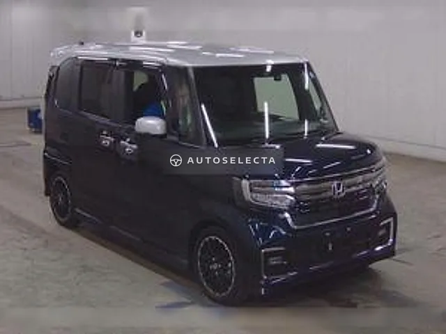 Honda N-BOX Custom 2023, auction grade R