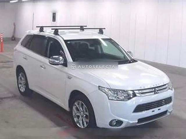 Mitsubishi Outlander PHEV 2015, auction grade 3.5