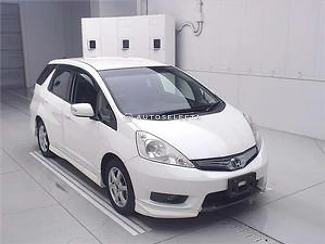 Honda Fit Shuttle 2011, auction grade 3.5