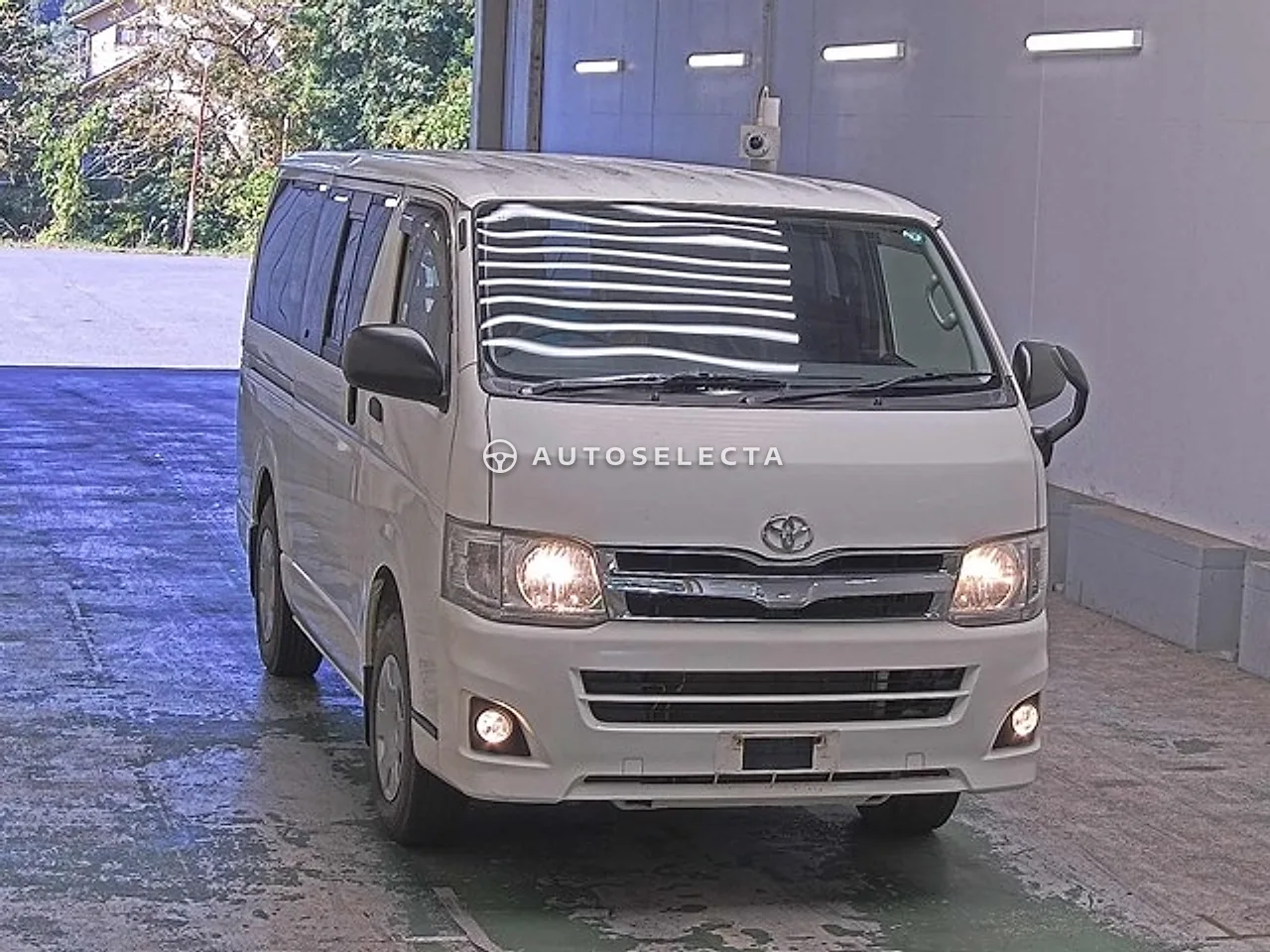 Toyota Hiace 2011, photo 1 of 1