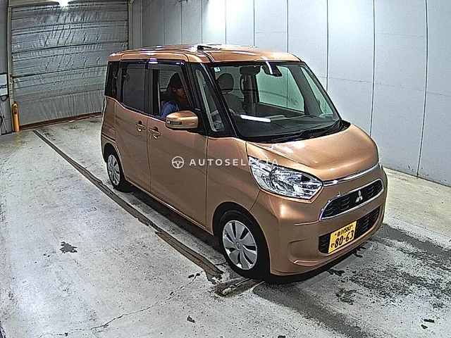 Mitsubishi eK Space 2017, auction grade 4