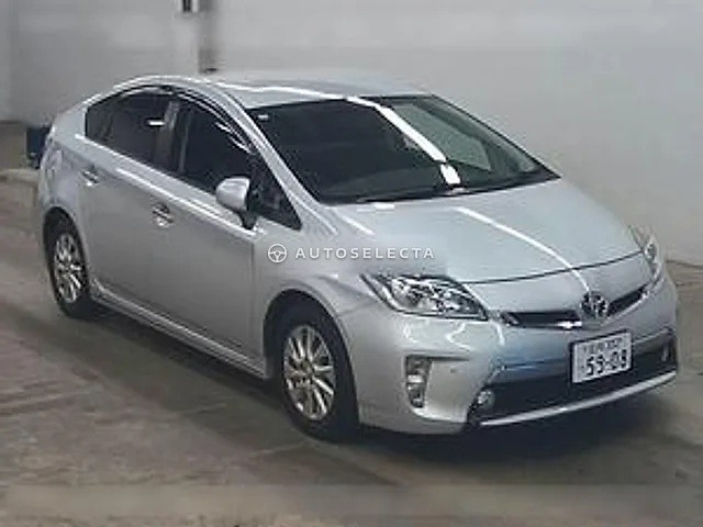 Toyota Prius PHV 2014, auction grade RA