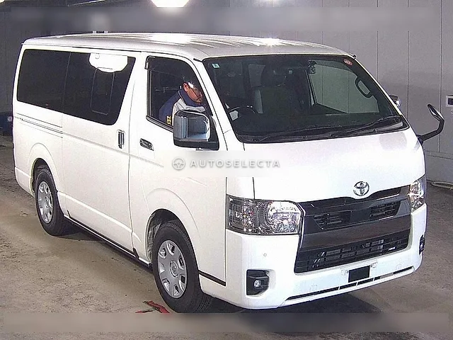 Toyota Hiace Van 2023, auction grade 4.5