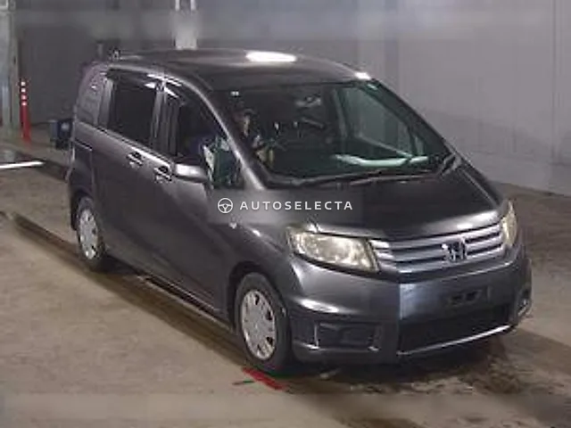 Honda Freed Spike 2011, auction grade R