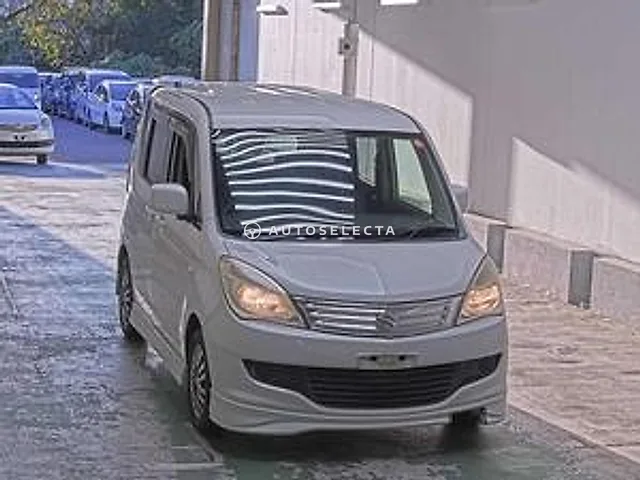 Suzuki Solio 2012, auction grade R