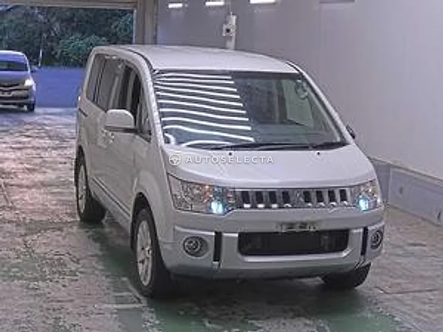 Mitsubishi Delica D:5 2013, auction grade 3