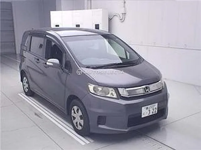 Honda Freed Spike 2014, auction grade 3.5