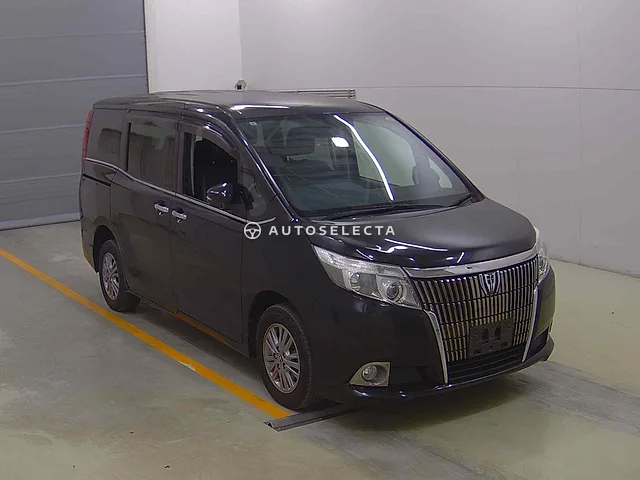 Toyota Esquire 2015, auction grade 3.5