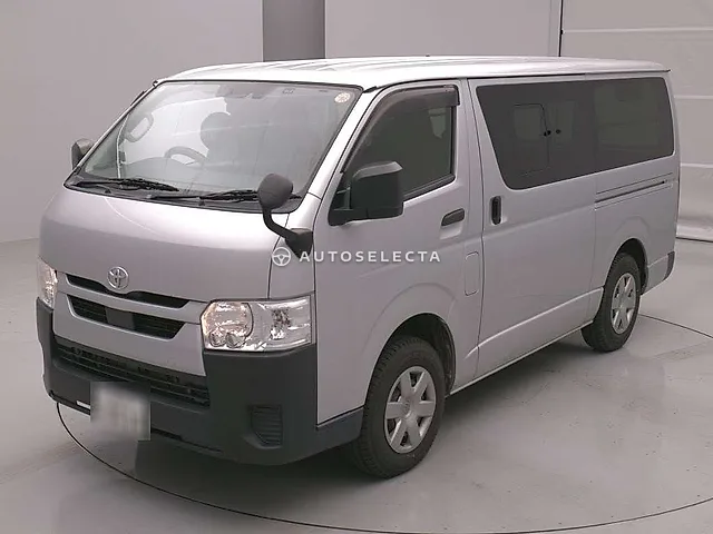 Toyota Hiace Van 2022, auction grade 4