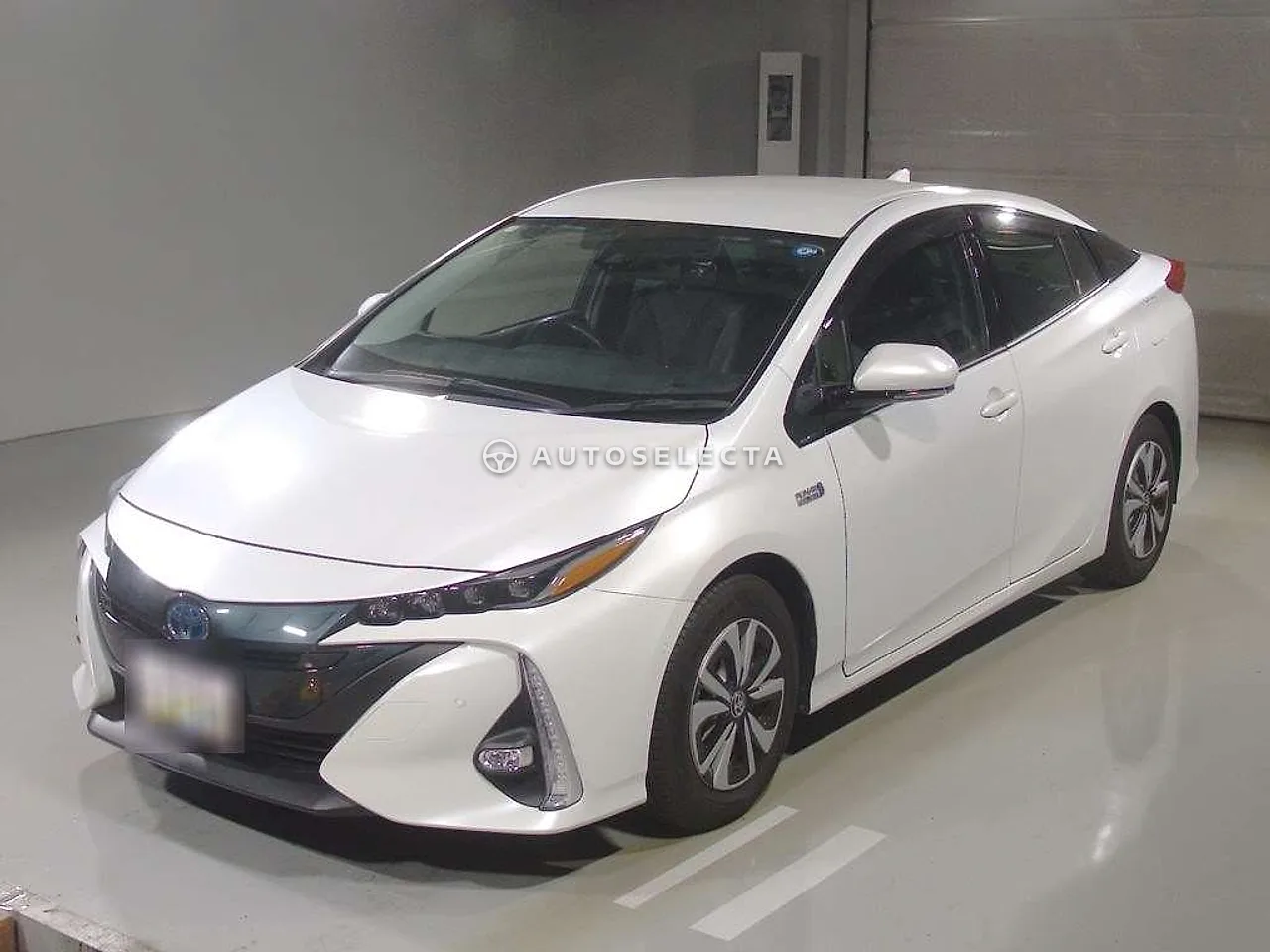 Toyota Prius PHV 2021, photo 1 of 2