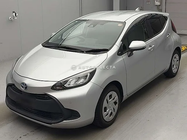 Toyota Aqua 2021, auction grade 4