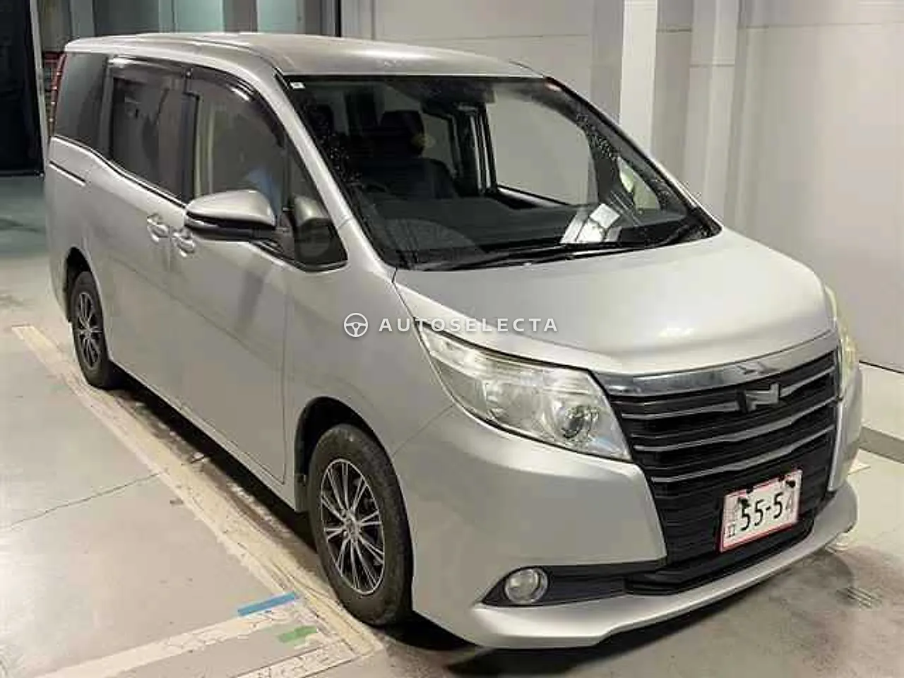 Toyota Noah 2016, photo 1 of 10