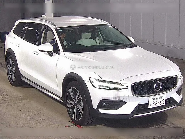 Volvo V60 2024, auction grade 5