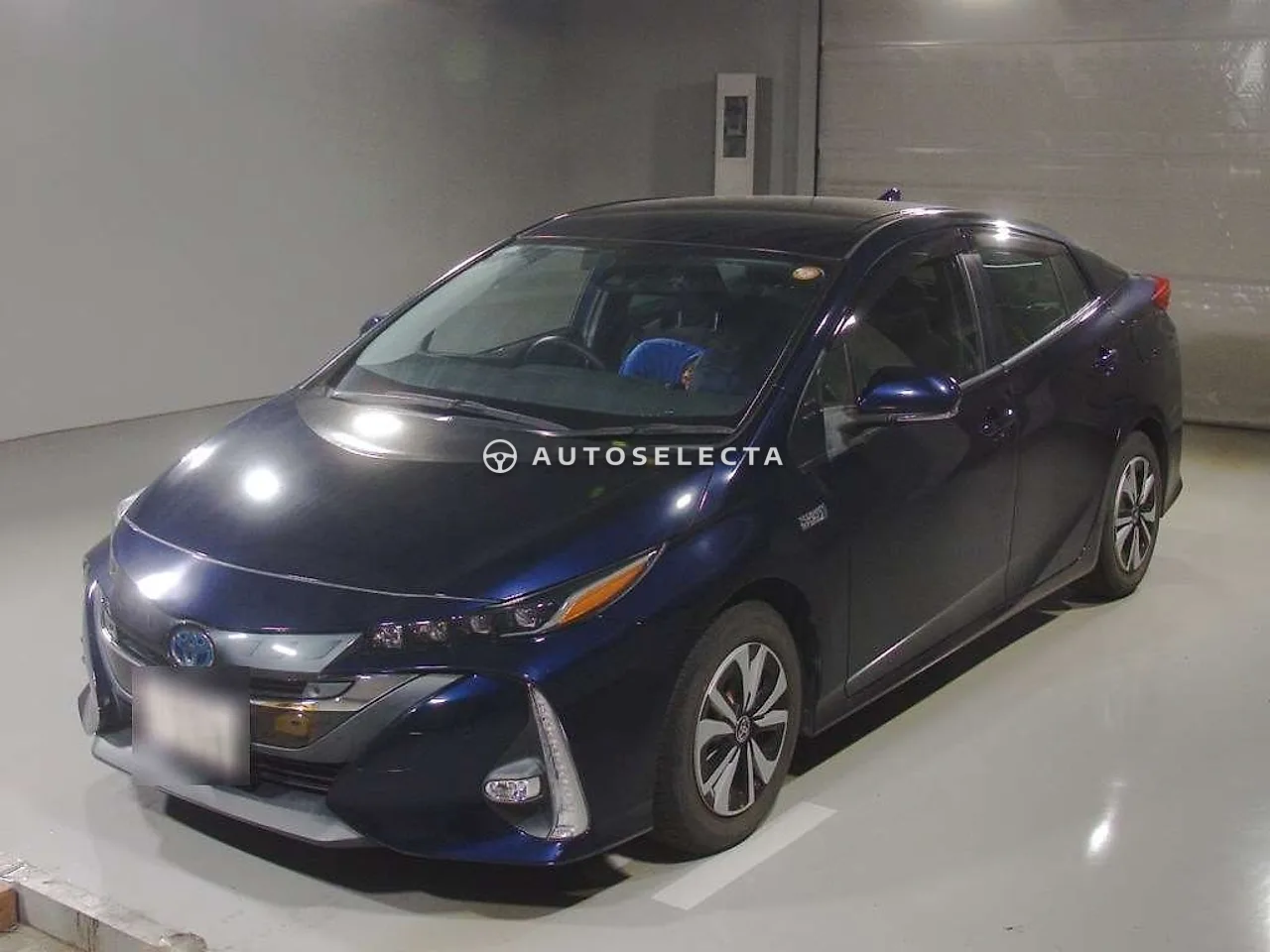 Toyota Prius PHV 2020, photo 1 of 2