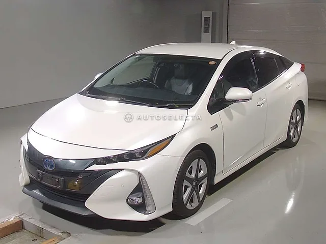 Toyota Prius PHV 2018, auction grade 3.5