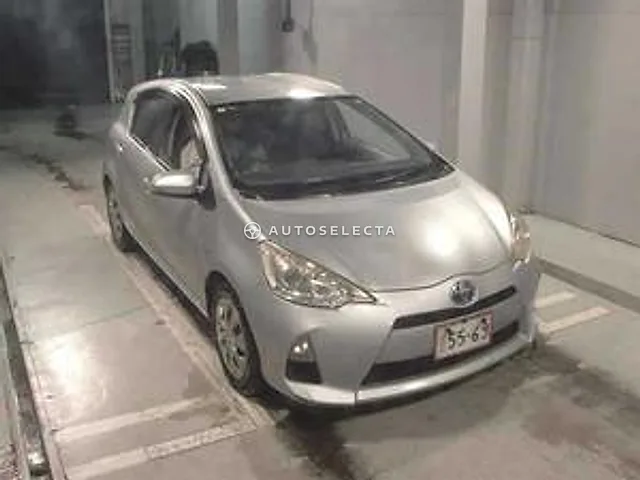 Toyota Aqua 2013, auction grade R
