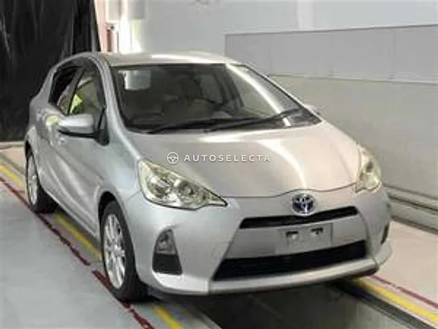 Toyota Aqua 2013, auction grade 3.5