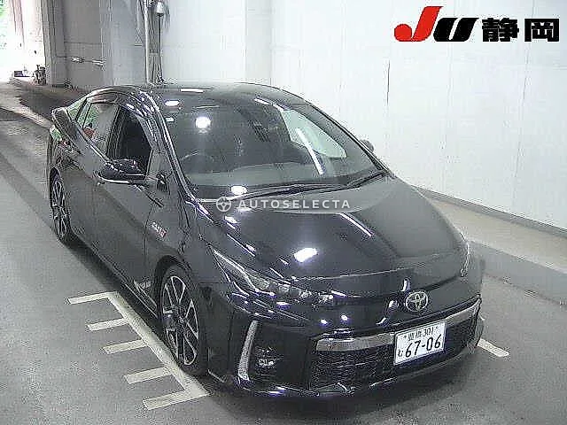 Toyota Prius PHV GR Sport 2018, auction grade 3.5