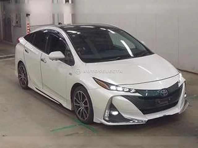 Toyota Prius PHV 2017, auction grade 3.5