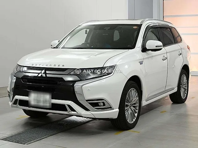 Mitsubishi Outlander PHEV 2018, auction grade 4.5