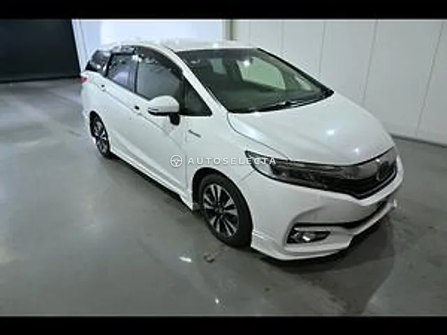Honda Shuttle 2017, auction grade 3.5