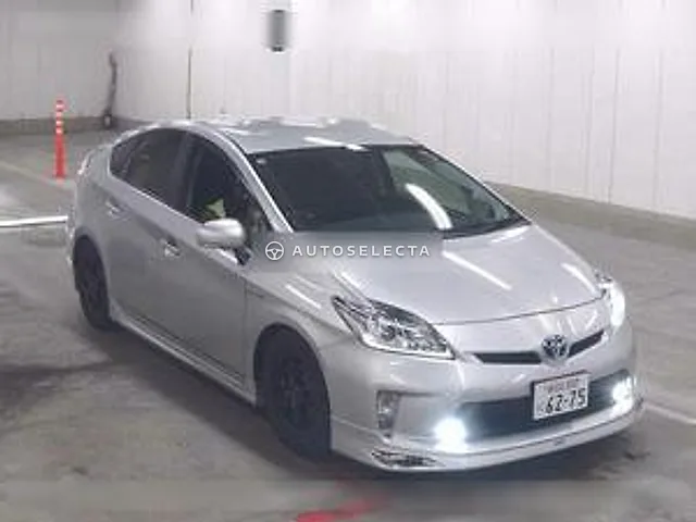 Toyota Prius 2013, auction grade 3.5