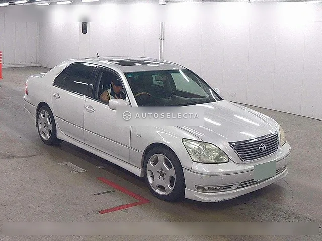Toyota Celsior 2004, auction grade 3.5