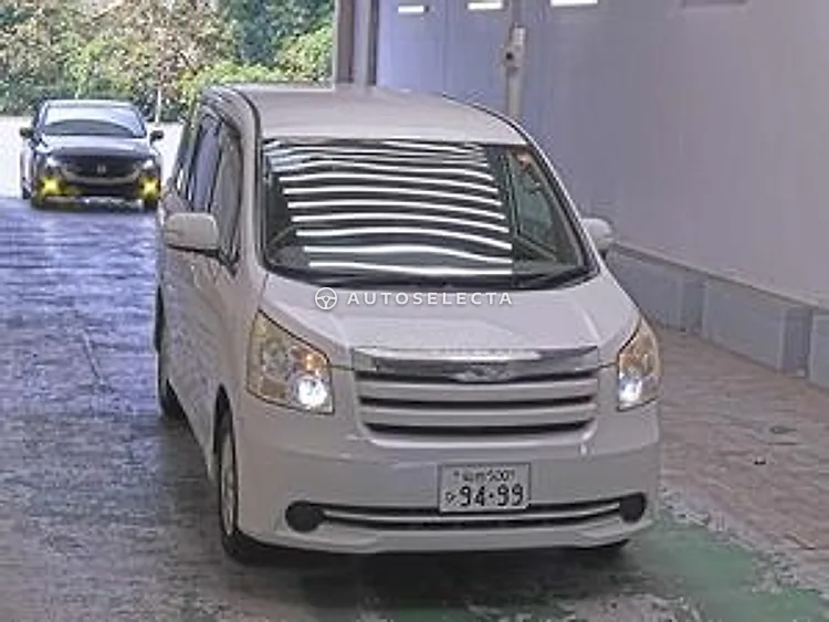 Toyota Noah 2008, photo 1 of 1