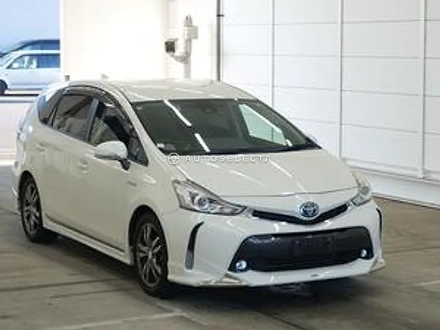 Toyota Prius Alpha 2018, auction grade RA