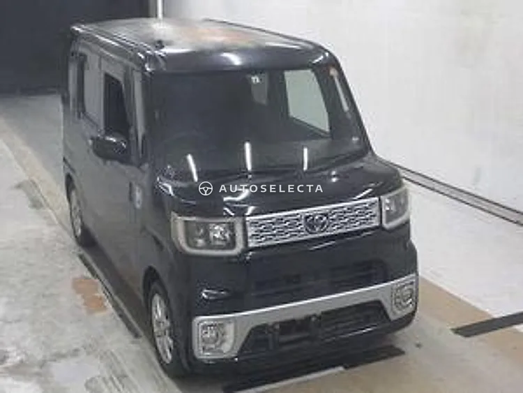 Toyota Pixis Mega 2015, photo 1 of 1