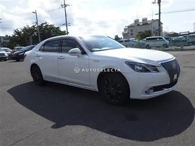 Toyota Crown Majesta 2016