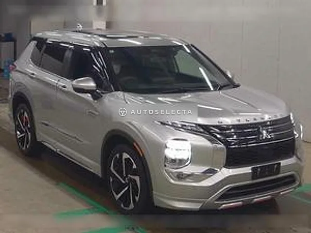 Mitsubishi Outlander PHEV 2022, auction grade R