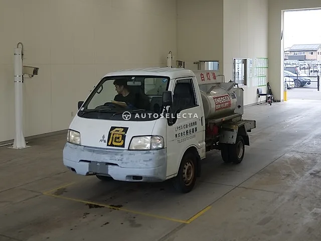 Mitsubishi Delica Wagon 2000, auction grade 3
