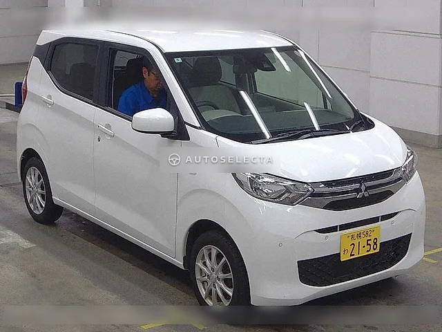Mitsubishi eK Wagon 2023, auction grade 4