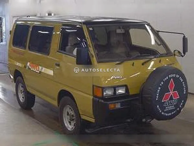 Mitsubishi Delica Star Wagon 1989, auction grade 3.5