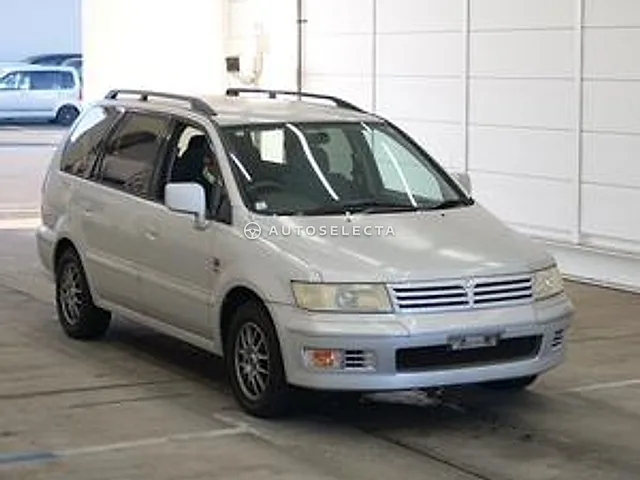Mitsubishi Chariot Grandis 1999, auction grade 3