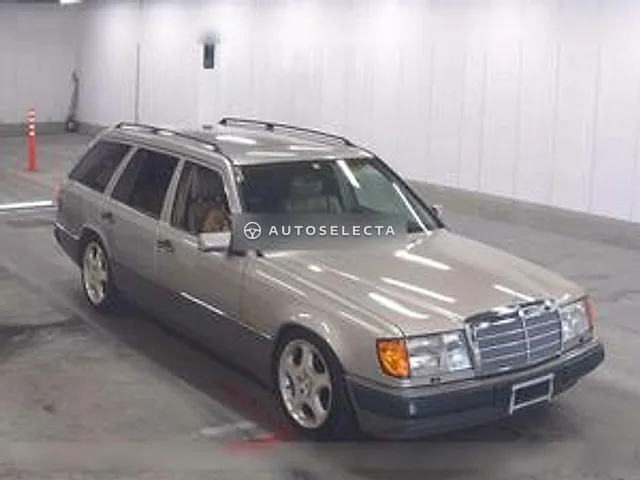 Mercedes-Benz Medium Class 1991, auction grade 4