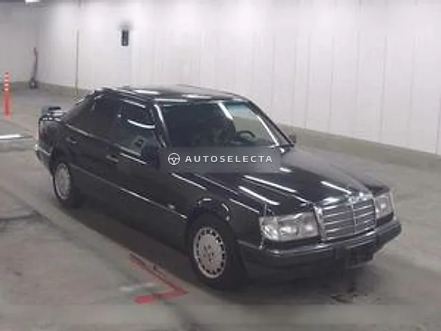 Mercedes-Benz Medium Class 1991, auction grade 3.5