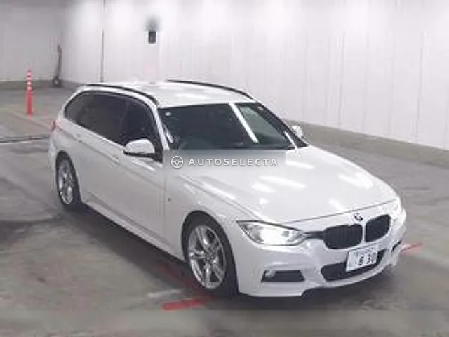 BMW 3 Series 2013, auction grade 4.5