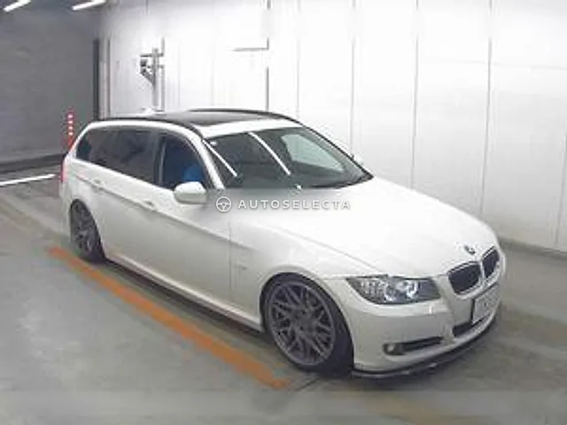 BMW 3 Series 2011, auction grade 4.5