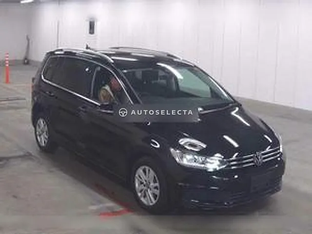 Volkswagen Golf Touran 2023, auction grade 4.5